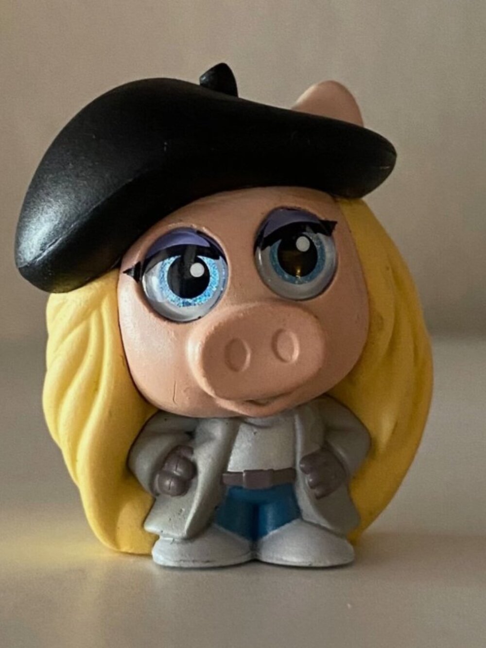 RARE Let's Go to a Fiesta Missy Piggy Beret Disney Doorables